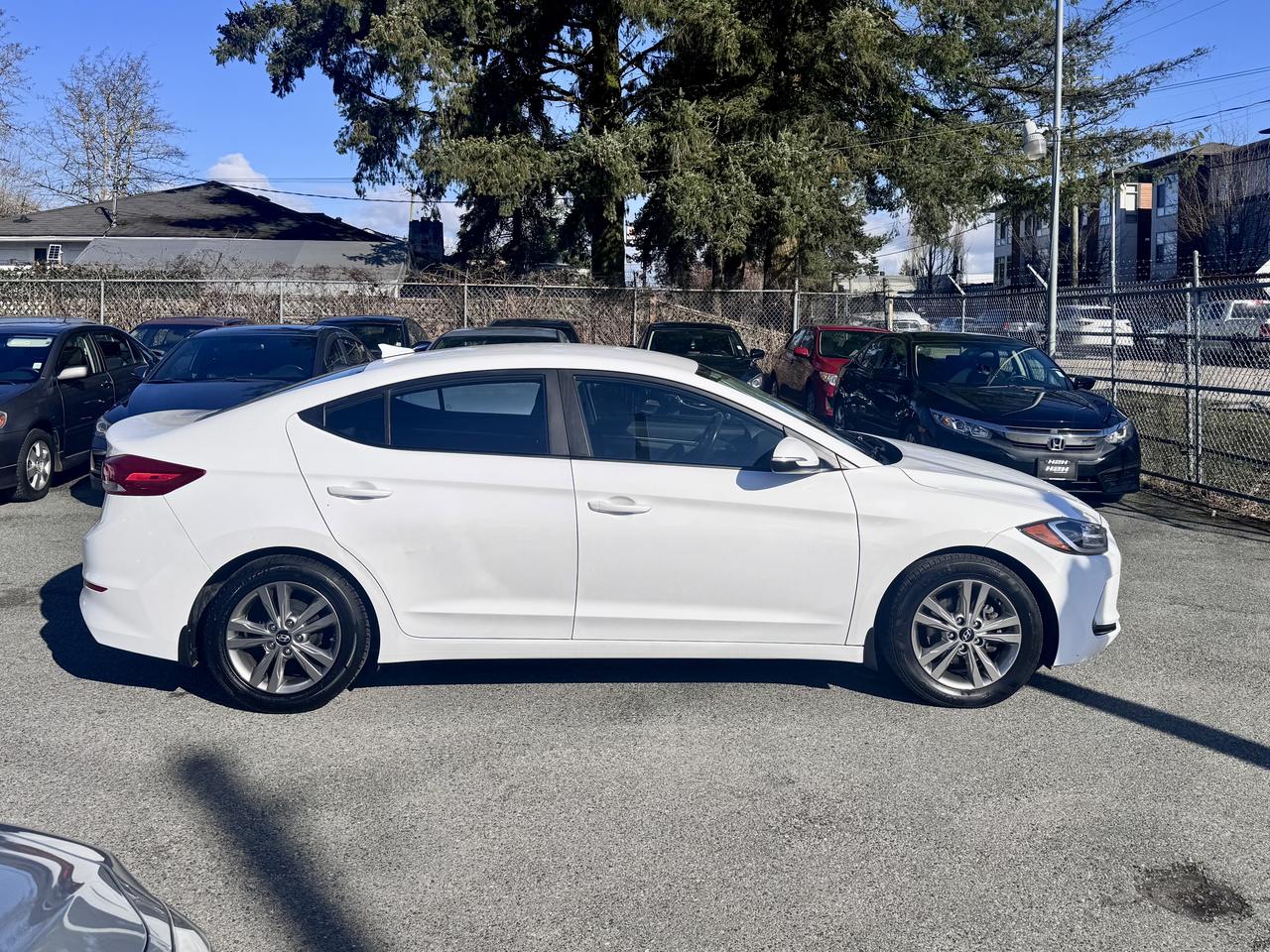 2018 Hyundai Elantra FINANCING AVAILABLE Photo4