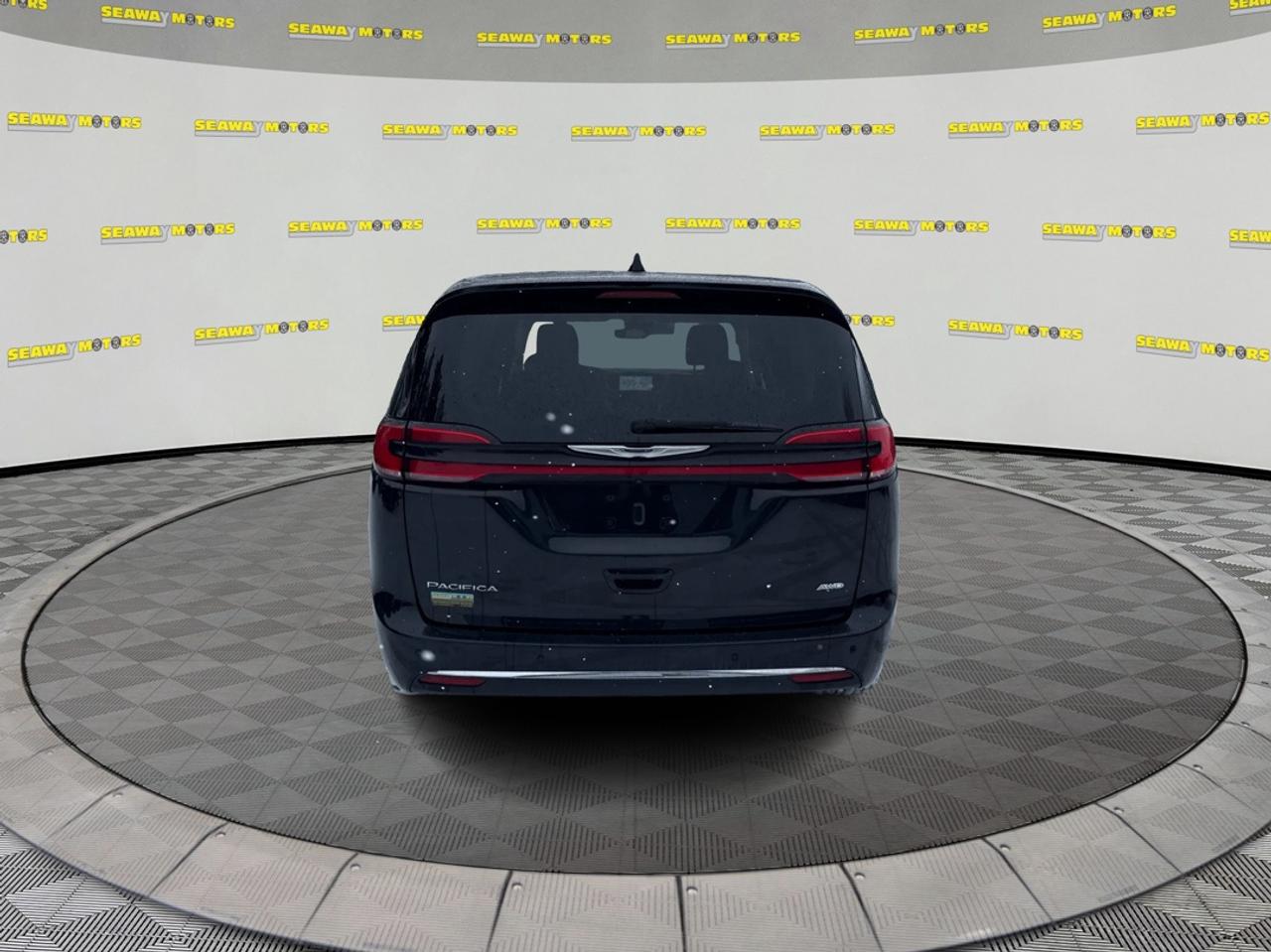 2023 Chrysler Pacifica Touring L Photo