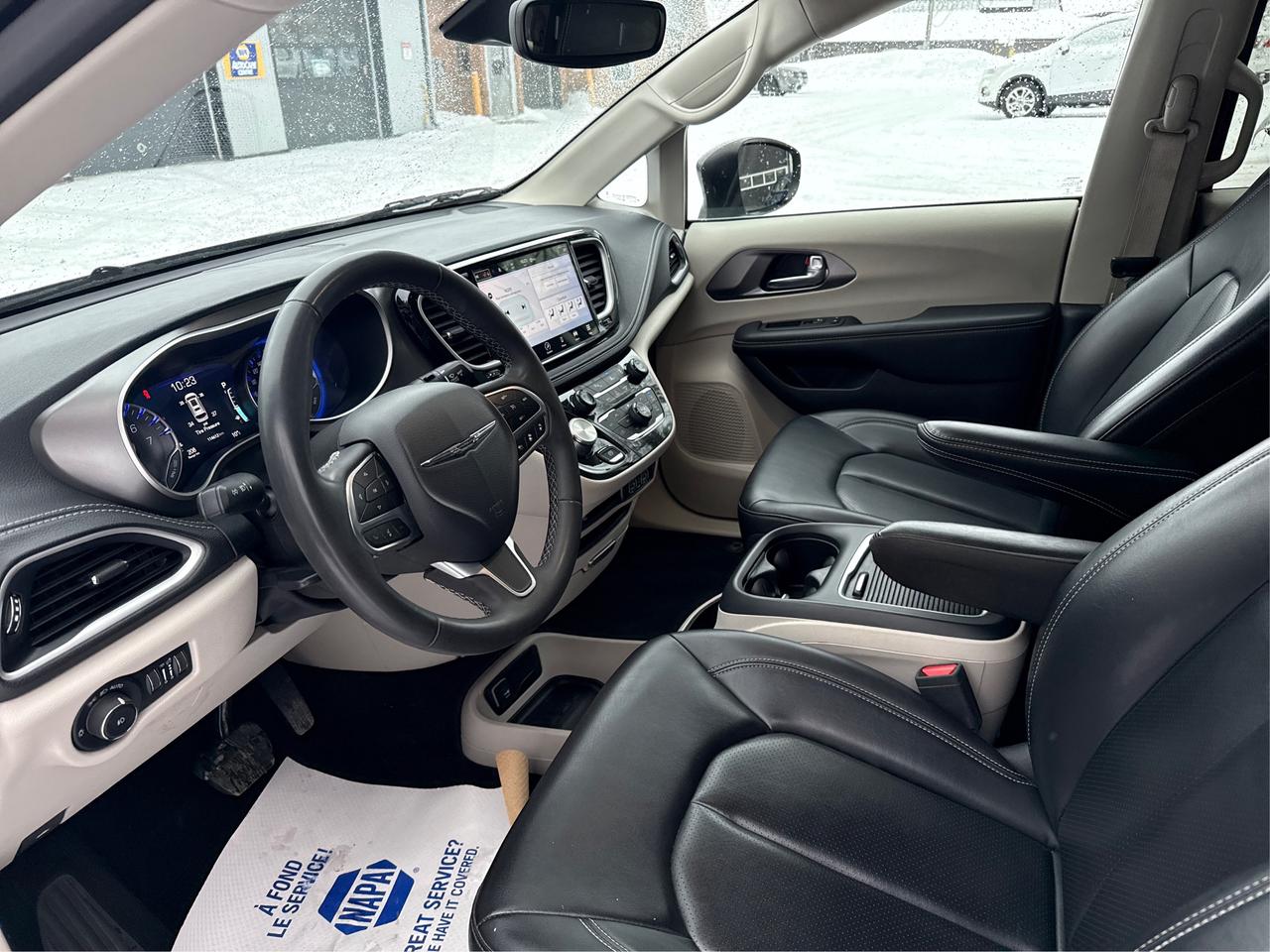 2023 Chrysler Pacifica Touring L Photo