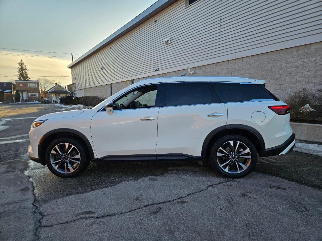 2022 Infiniti QX60 AWD-LUXE-7 PASSENGER-1 OWNER-CLEAN CARFAX Photo