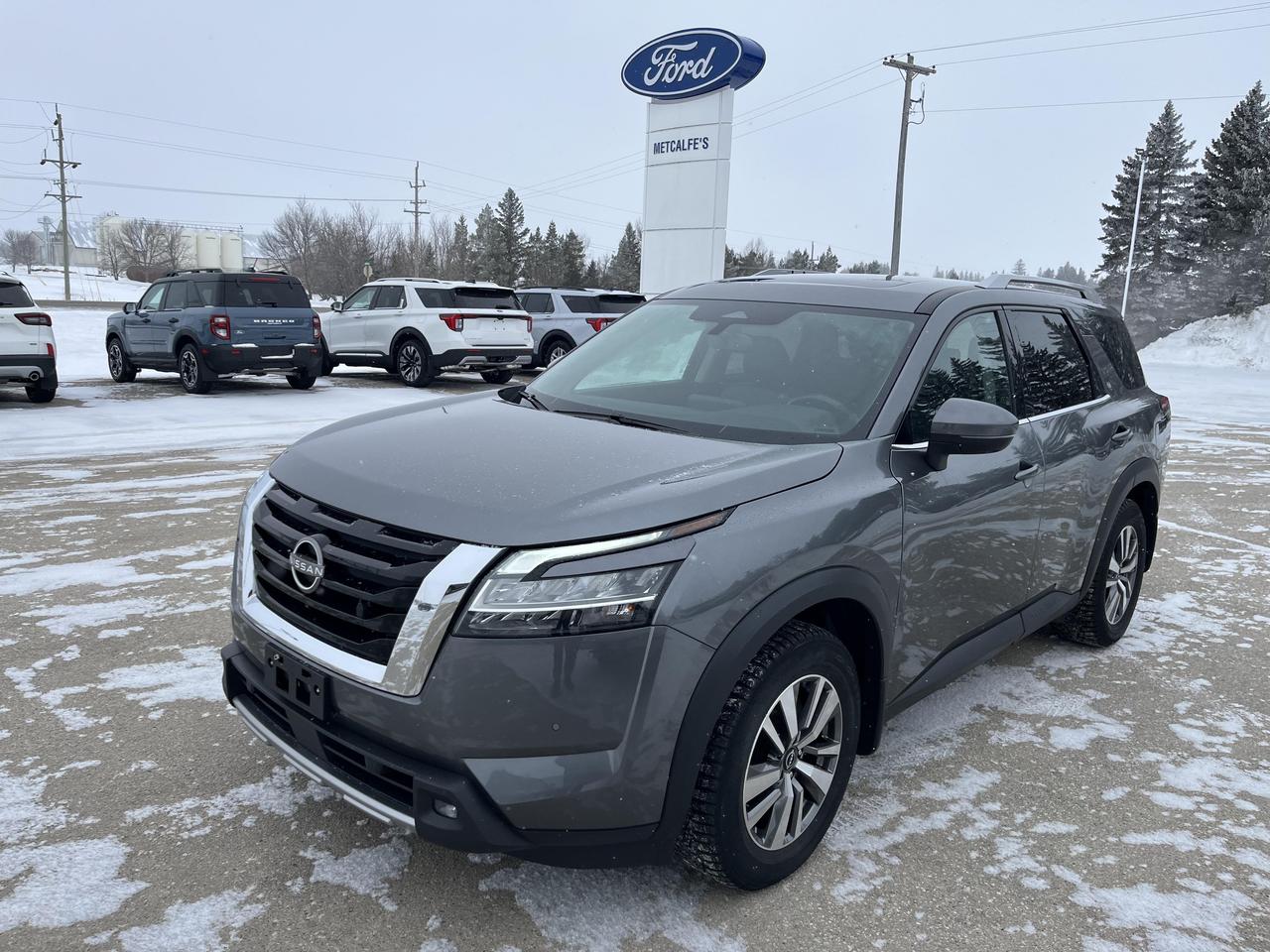 2022 Nissan Pathfinder SL 4WD Photo2