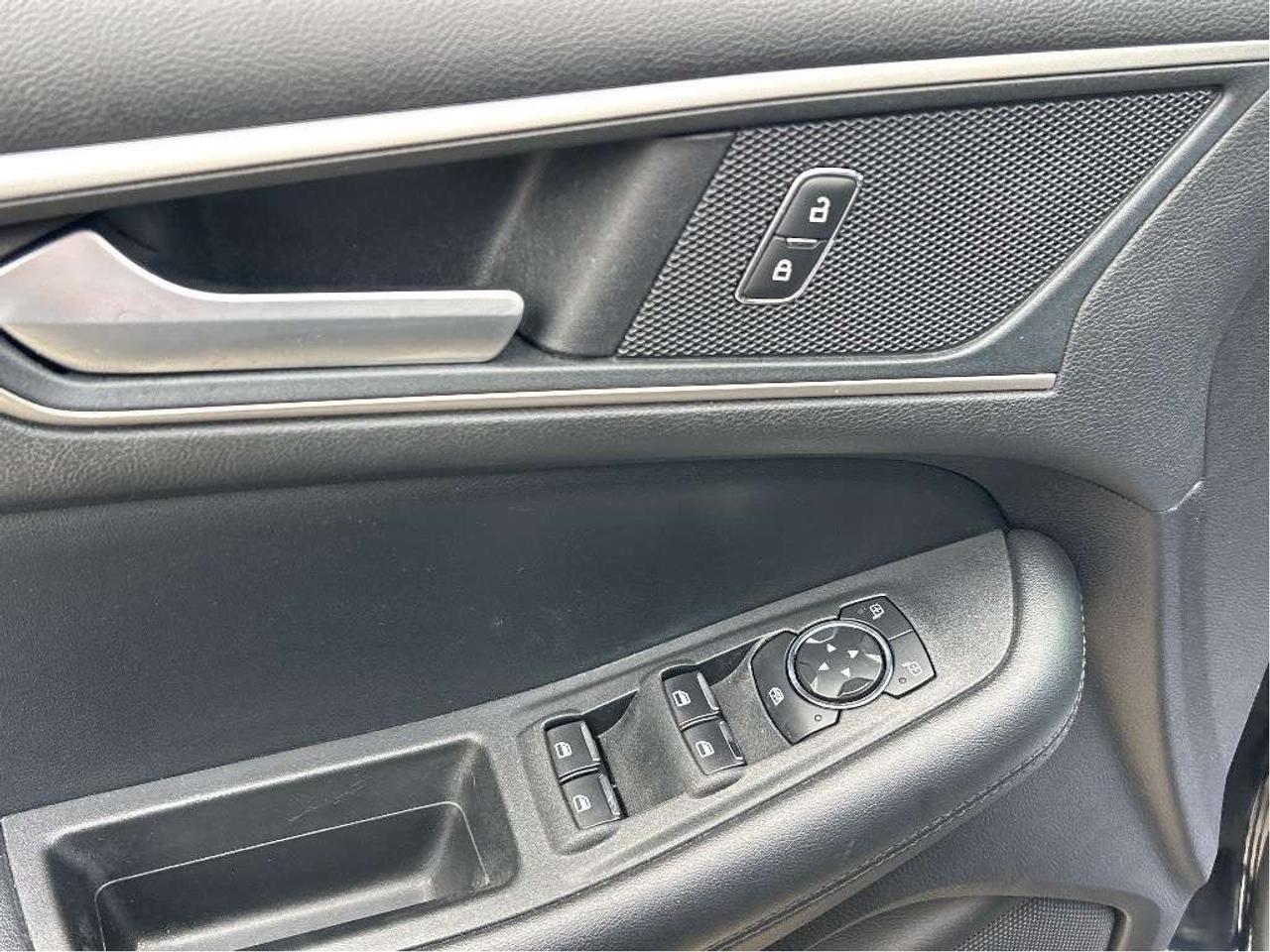 2020 Ford Edge SEL AWD Photo