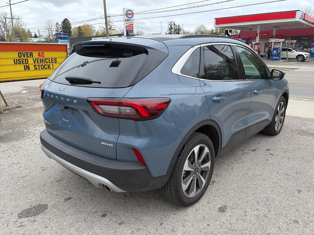 2023 Ford Escape Platinum AWD Photo