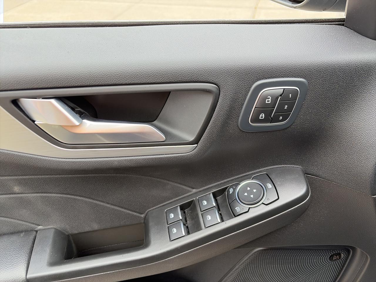 2023 Ford Escape Platinum AWD Photo