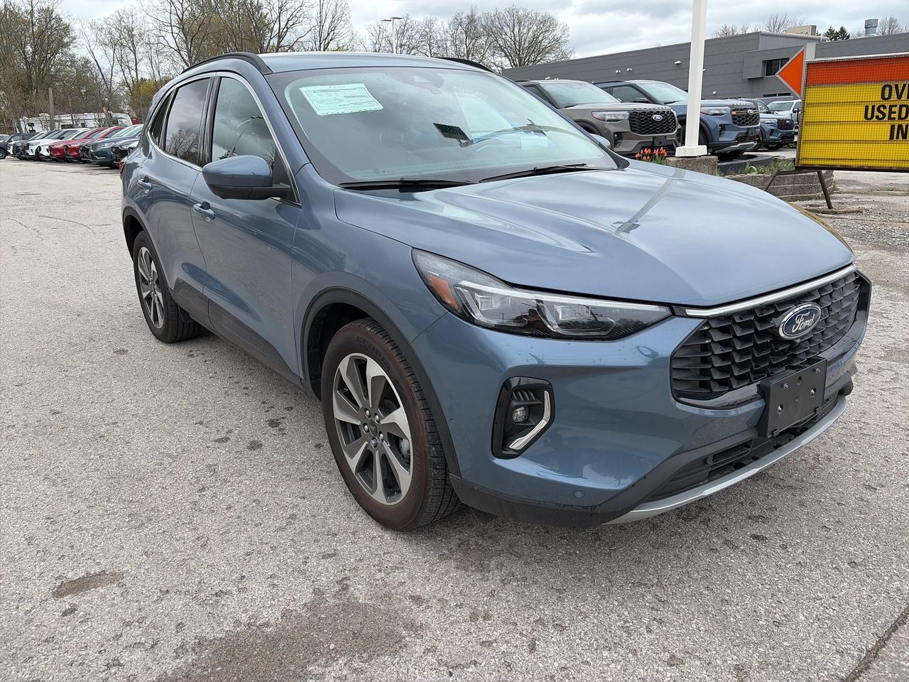 2023 Ford Escape Platinum AWD Photo
