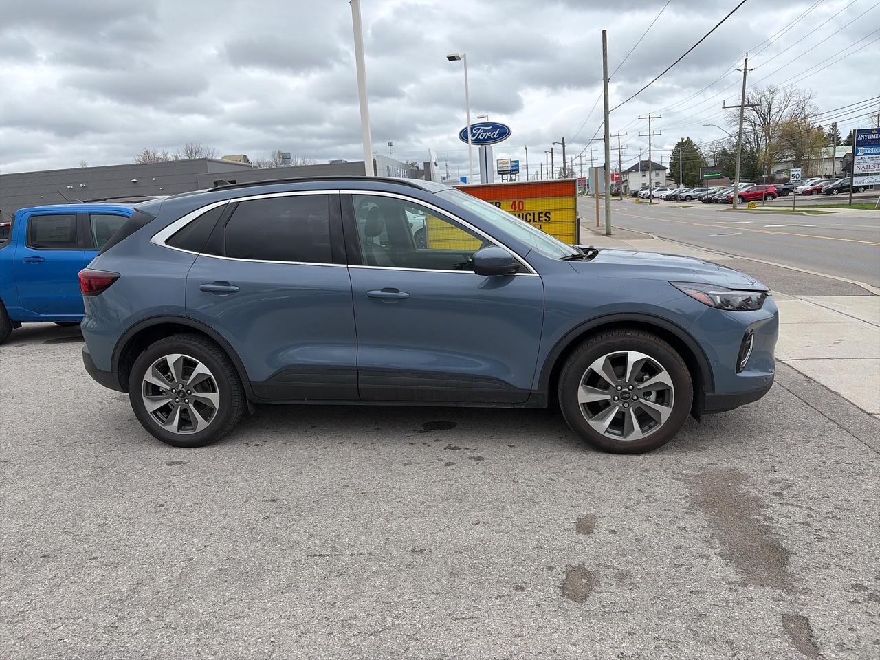 2023 Ford Escape Platinum AWD Photo