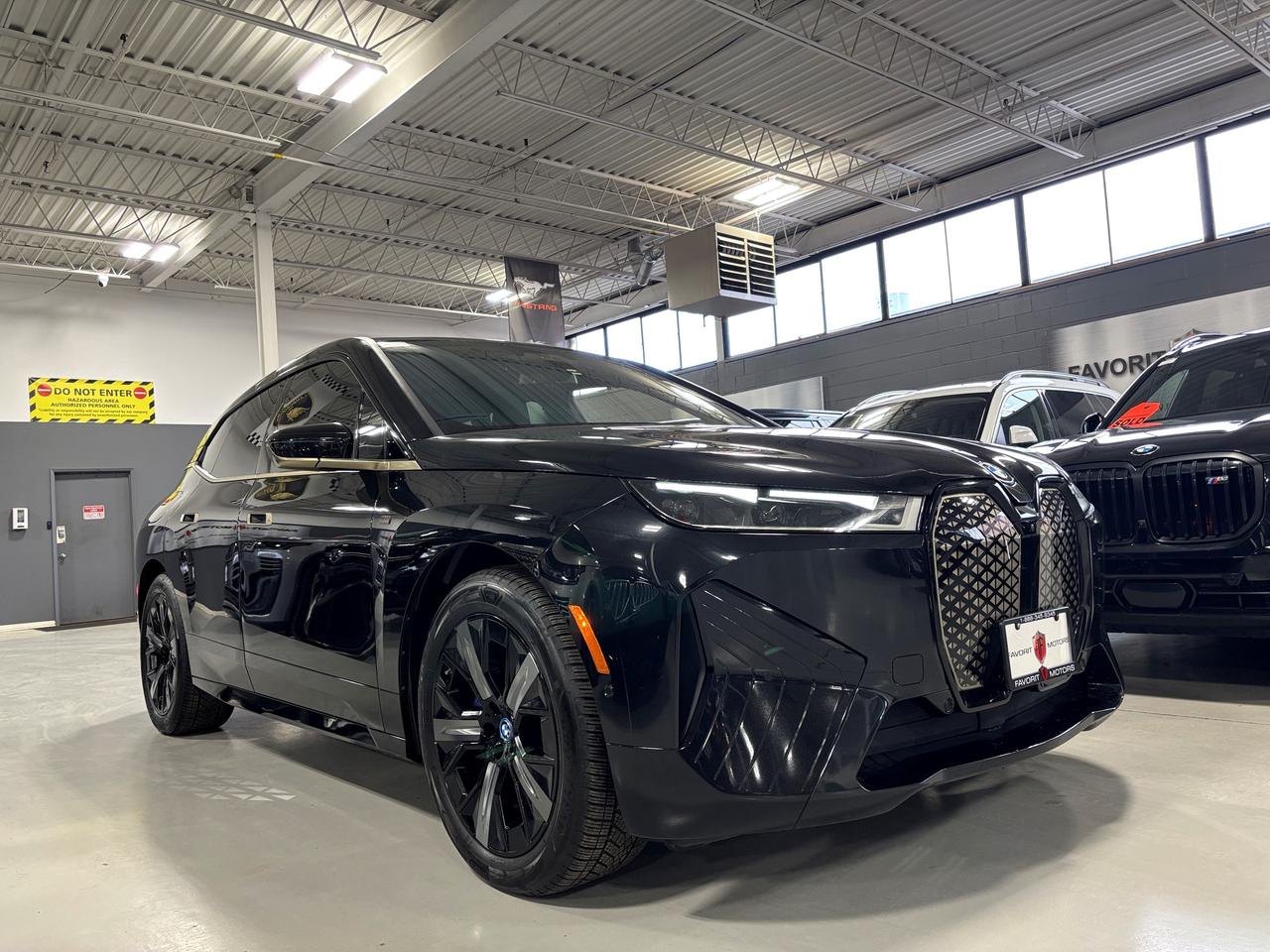 2024 BMW iX M60 xDrive|NAV|HUD|ELECTROCHROMICROOF|CRYSTALGLASS Photo