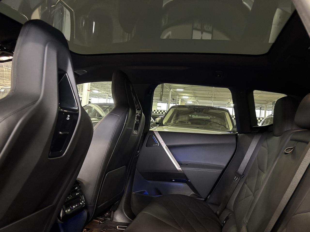 2024 BMW iX M60 xDrive|NAV|HUD|ELECTROCHROMICROOF|CRYSTALGLASS Photo