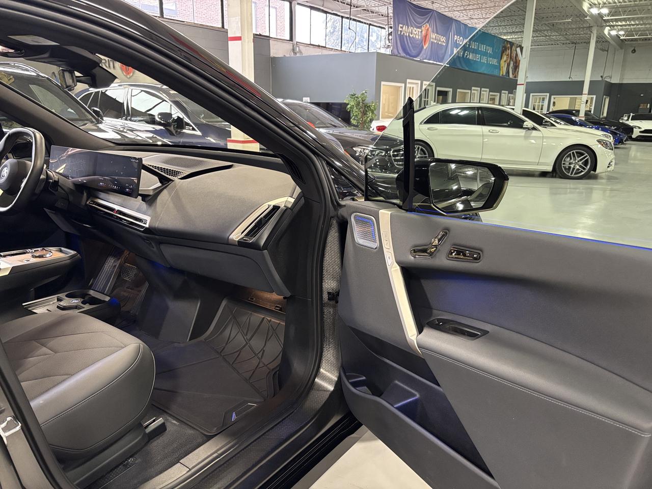 2024 BMW iX M60 xDrive|NAV|HUD|ELECTROCHROMICROOF|CRYSTALGLASS Photo