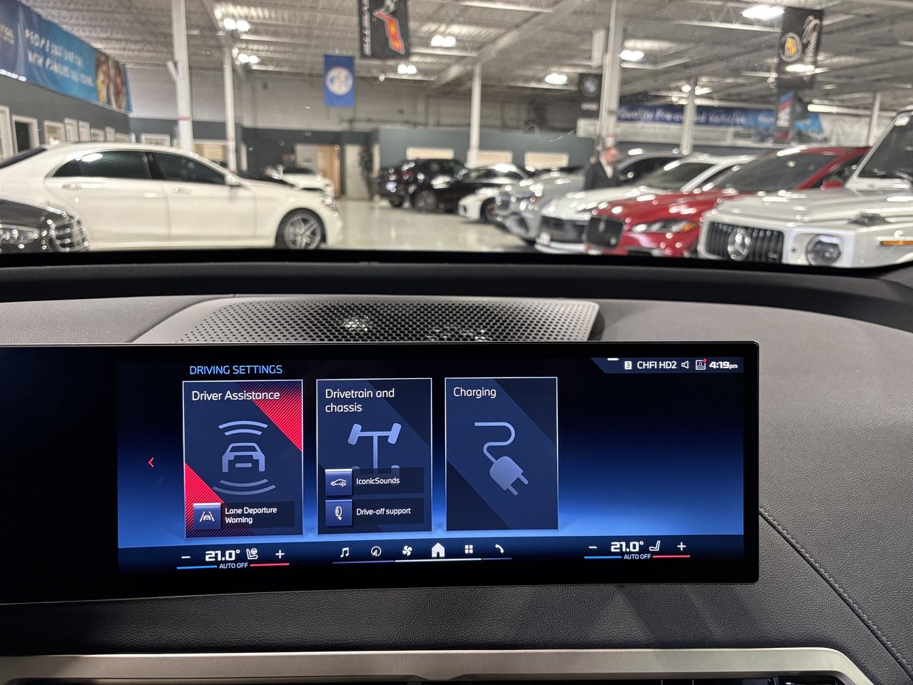 2024 BMW iX M60 xDrive|NAV|HUD|ELECTROCHROMICROOF|CRYSTALGLASS Photo