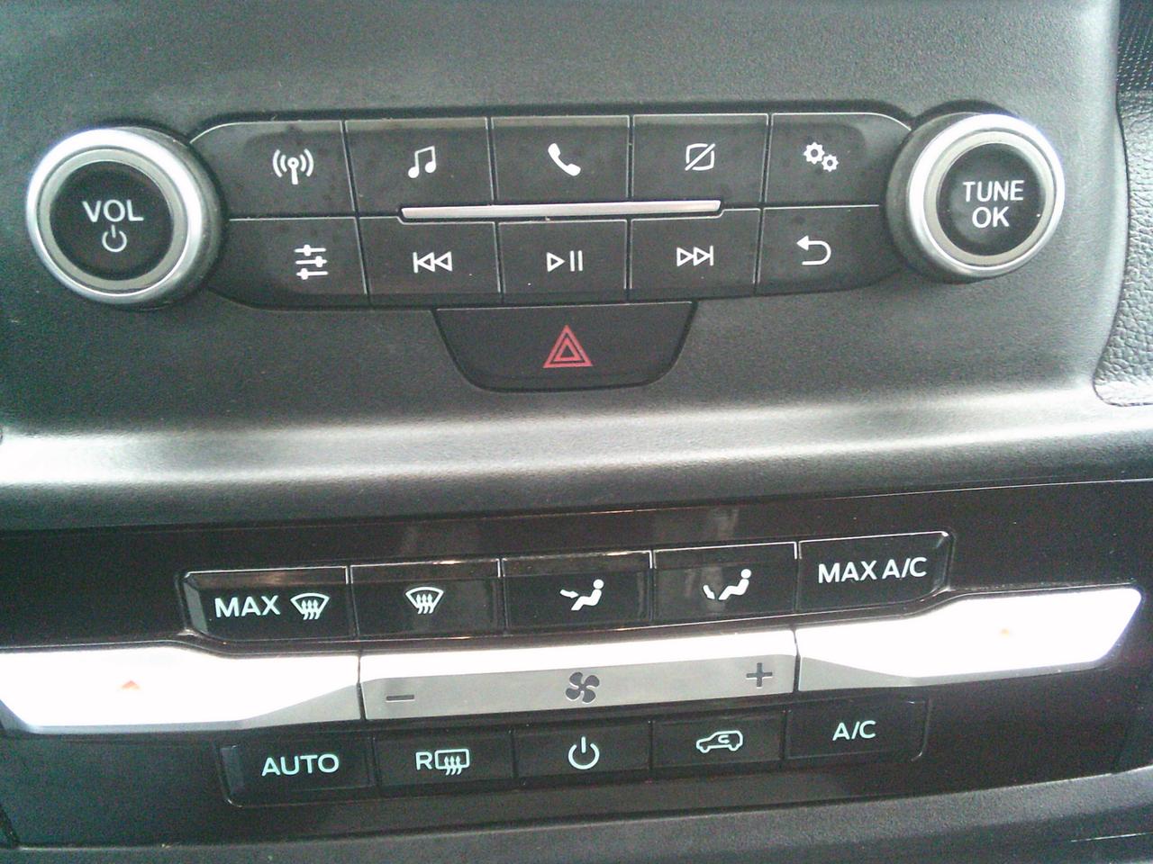 2020 Ford Explorer AWD + TOW PKG Photo