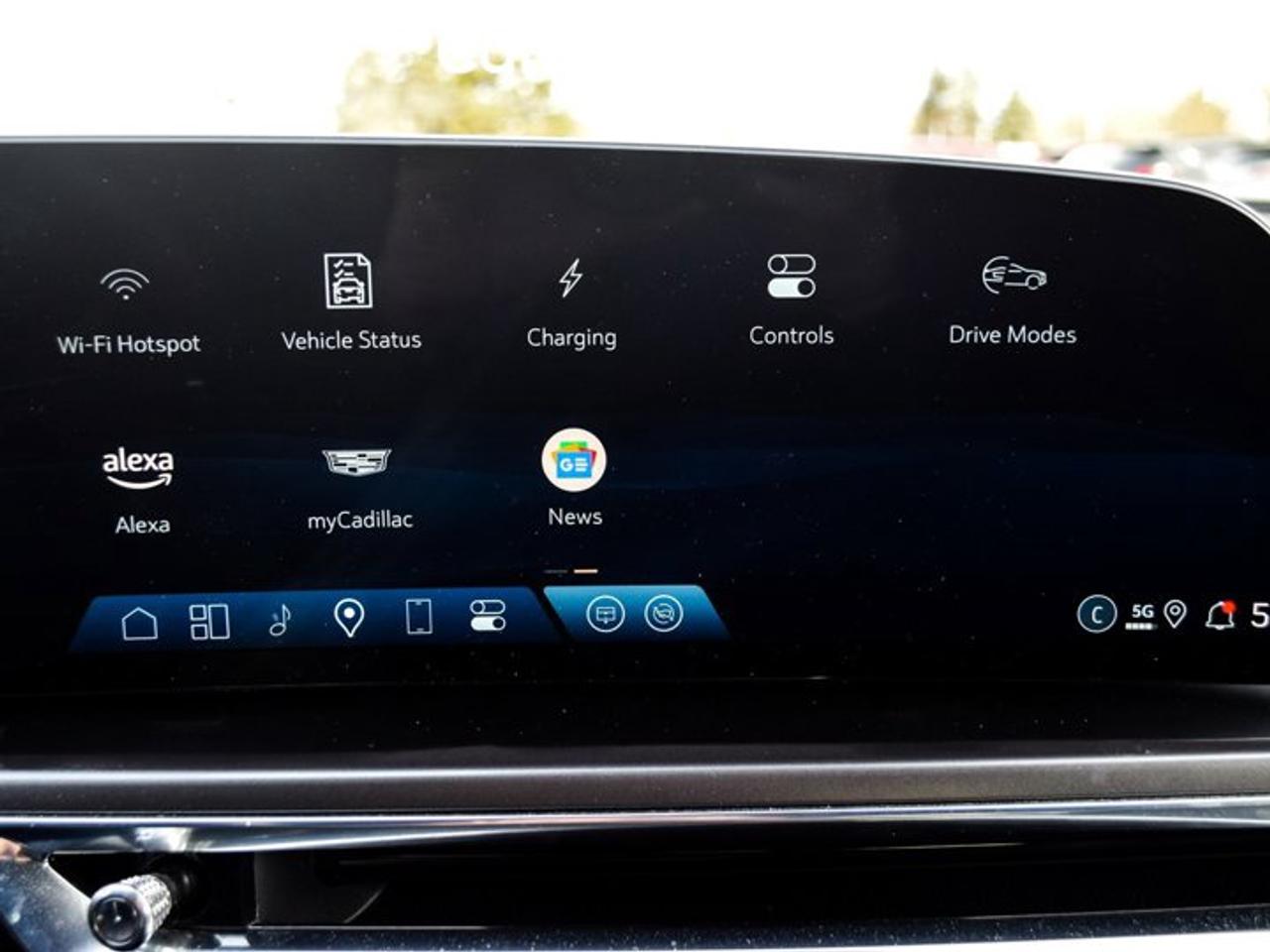 2024 Cadillac LYRIQ Tech AWD 33"Display Glass Roof w/Power Shade Blind Spot R-Start Photo