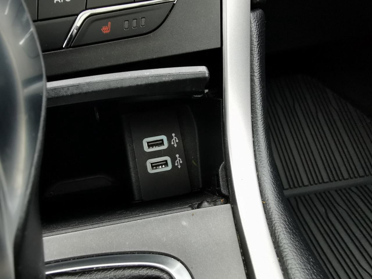 2016 Jeep Wrangler Unlimited Sahara Photo