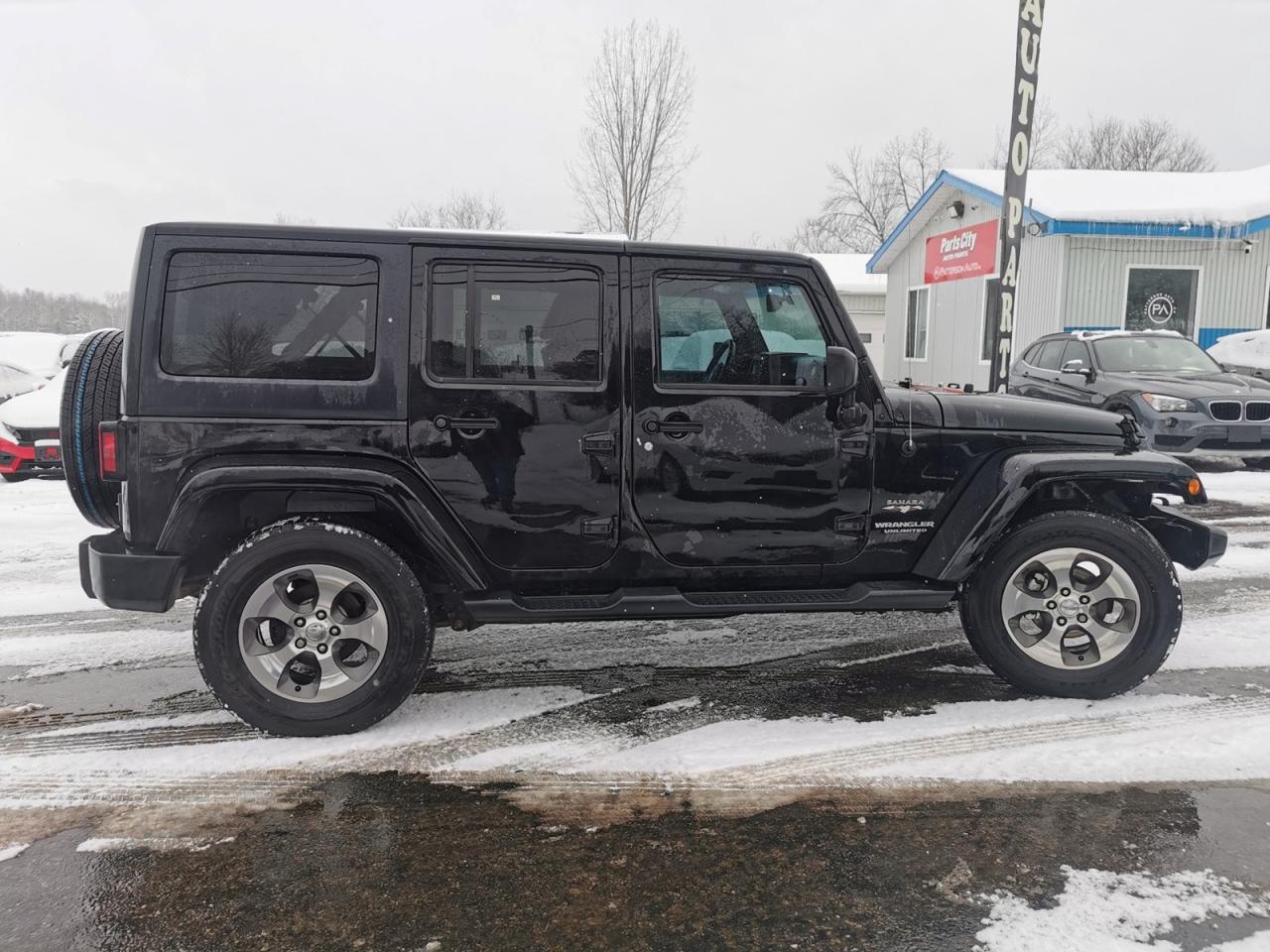 2016 Jeep Wrangler Unlimited Sahara Photo