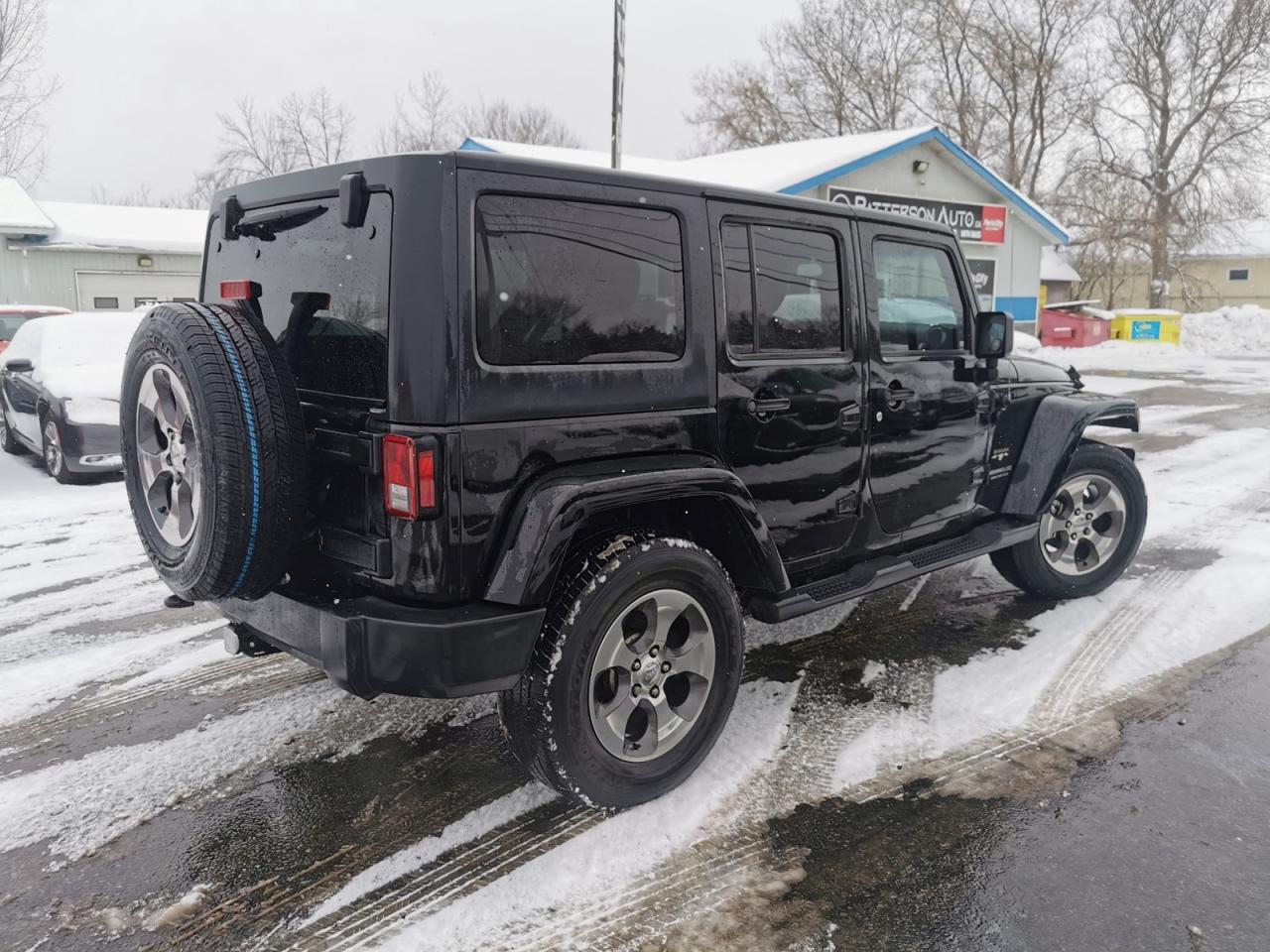 2016 Jeep Wrangler Unlimited Sahara Photo