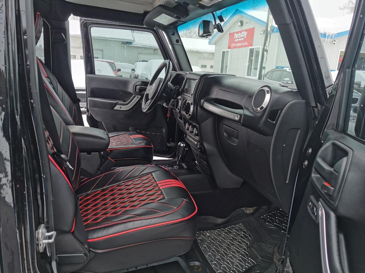 2016 Jeep Wrangler Unlimited Sahara Photo