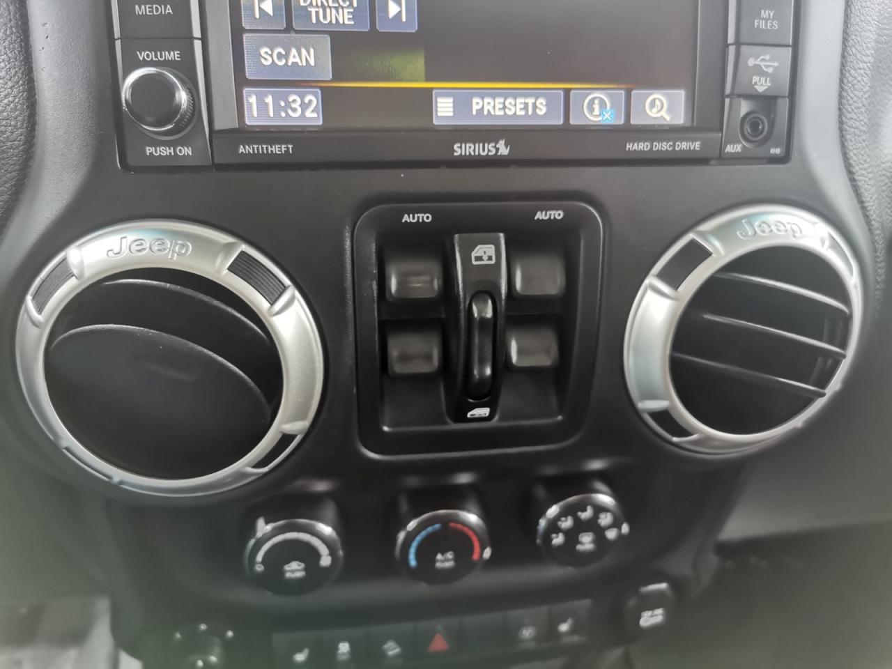 2016 Jeep Wrangler Unlimited Sahara Photo