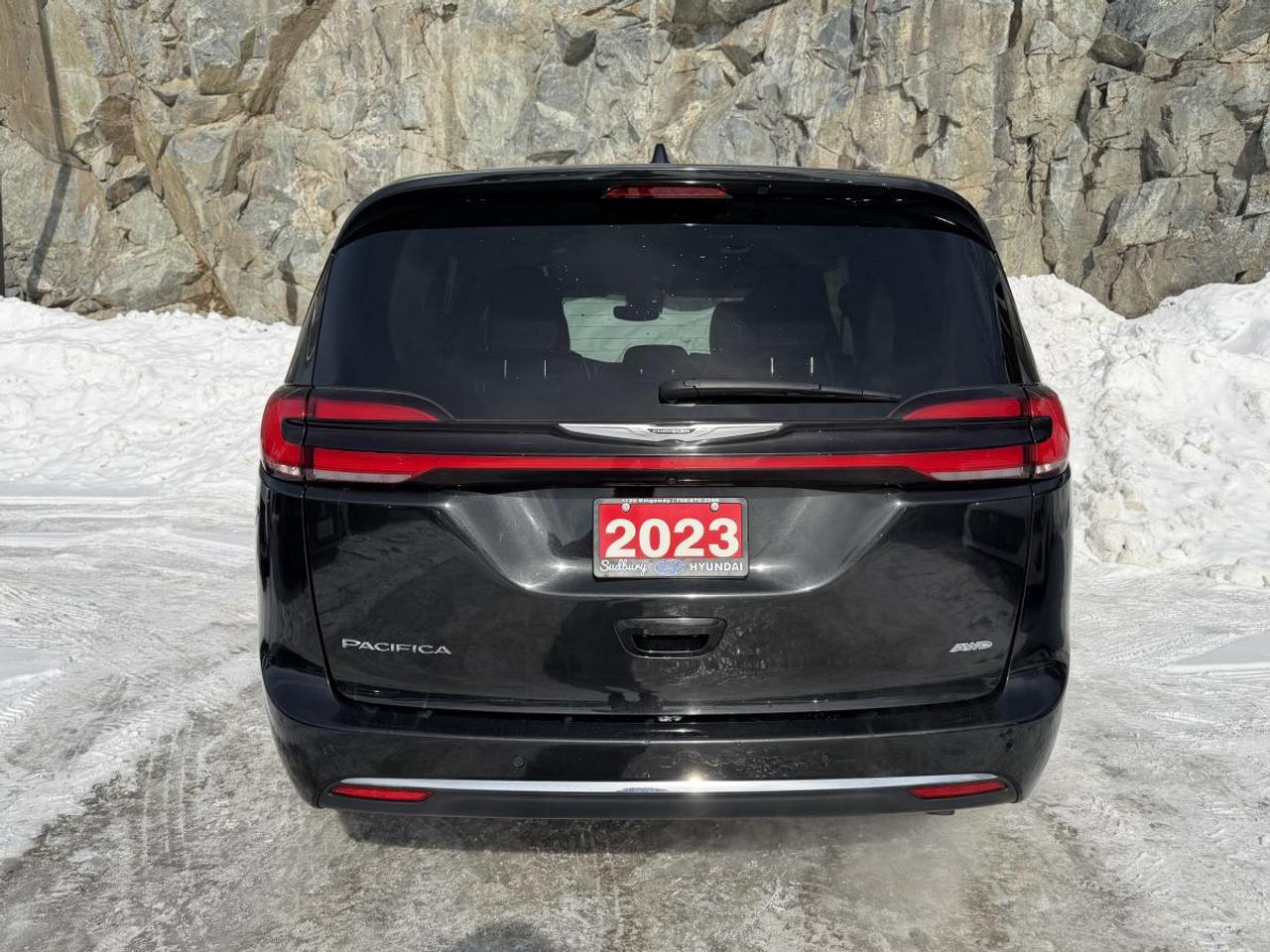 2023 Chrysler Pacifica TOURING L AWD Photo4