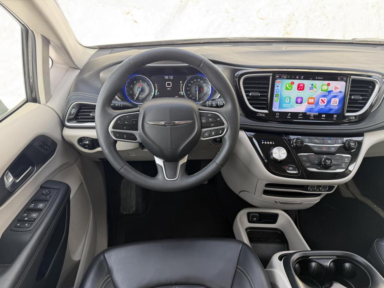 2023 Chrysler Pacifica TOURING L AWD Photo