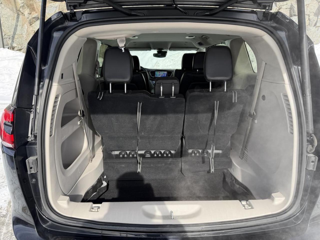 2023 Chrysler Pacifica TOURING L AWD Photo