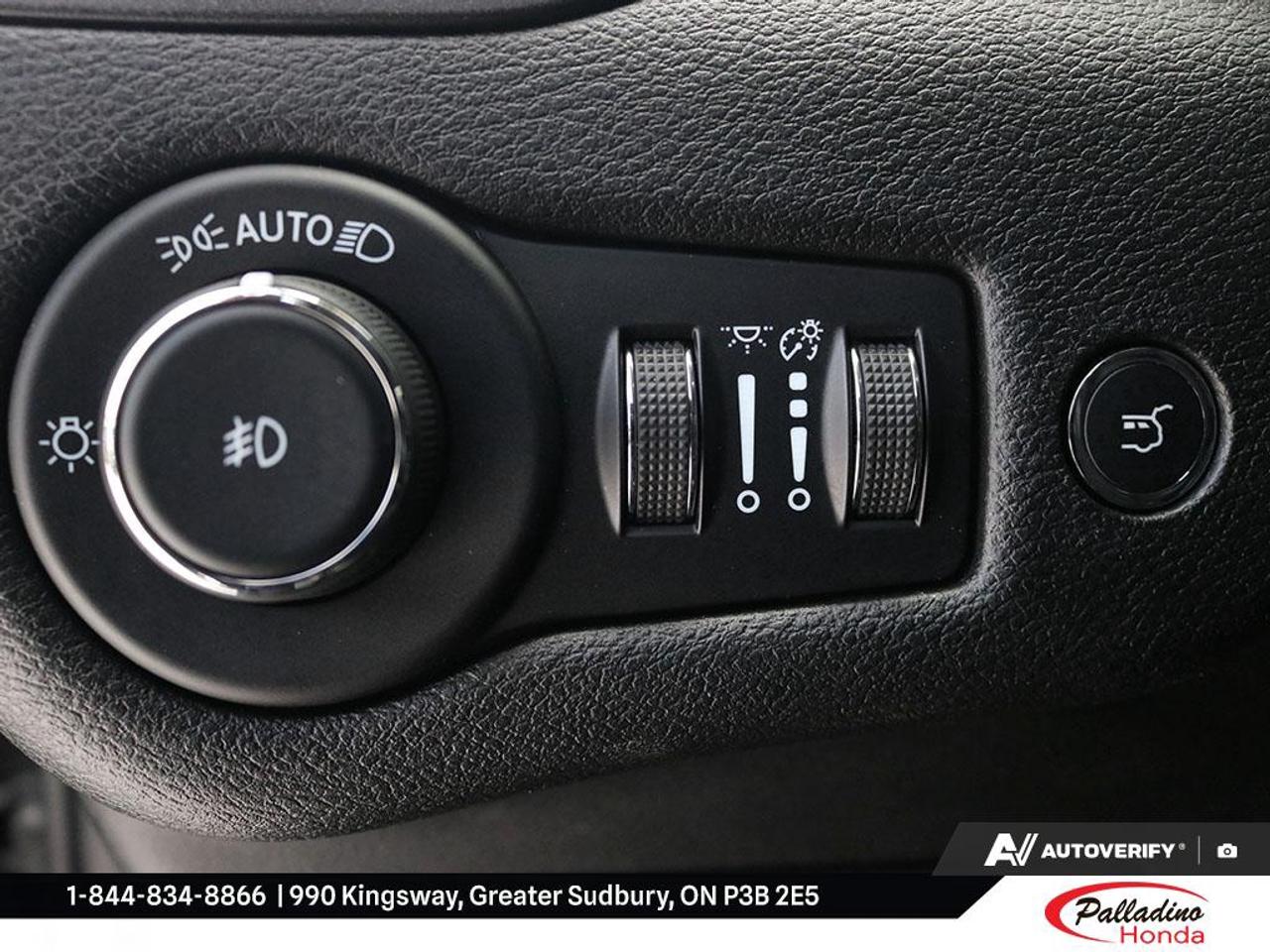 2022 Jeep Cherokee Trailhawk Photo