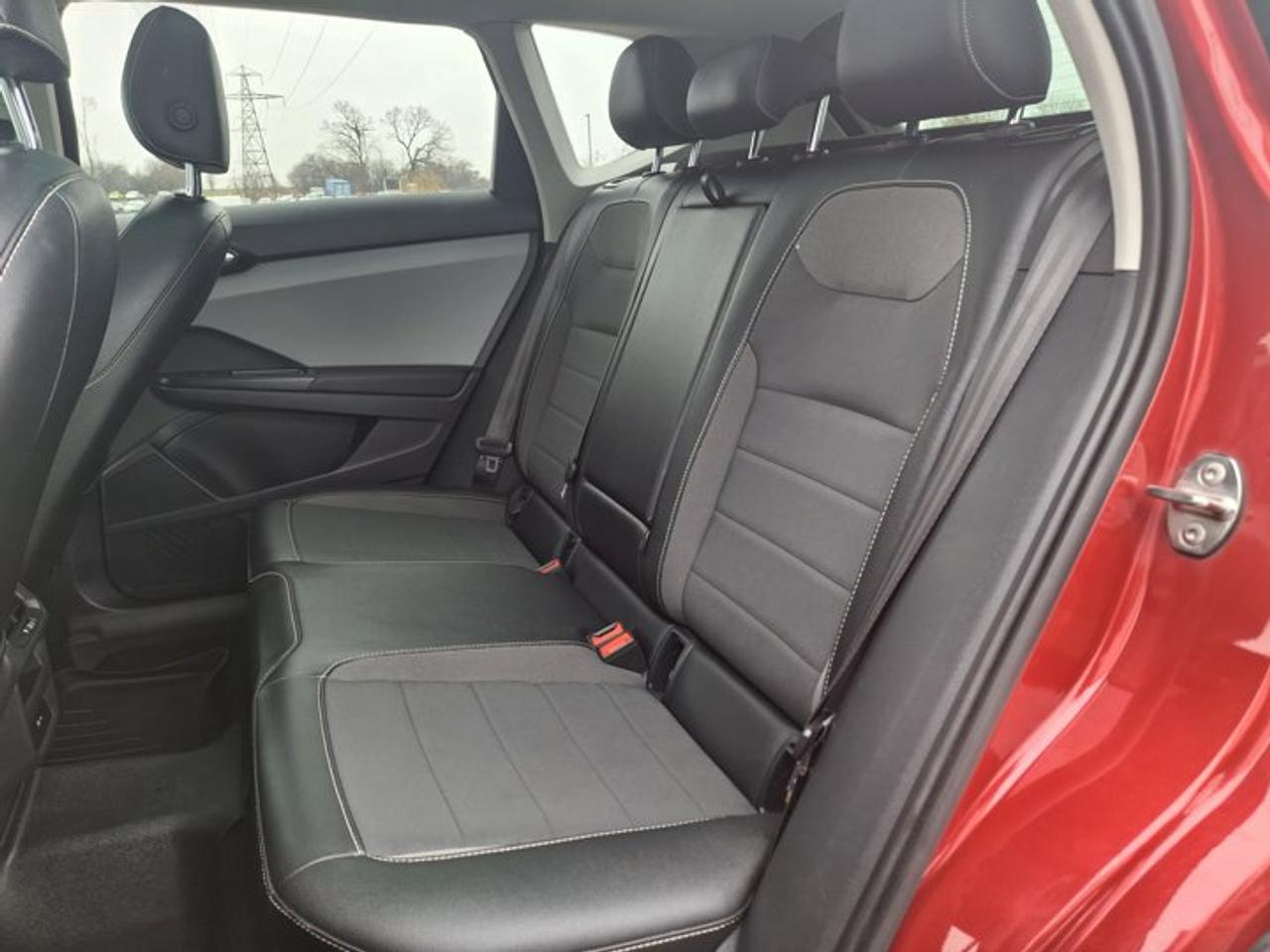 2022 Volkswagen Taos Comfortline AWD | Sunroof | Power Seat | Heated Seats | BSM | CarPlay + Android | Rear Cam and More! Photo