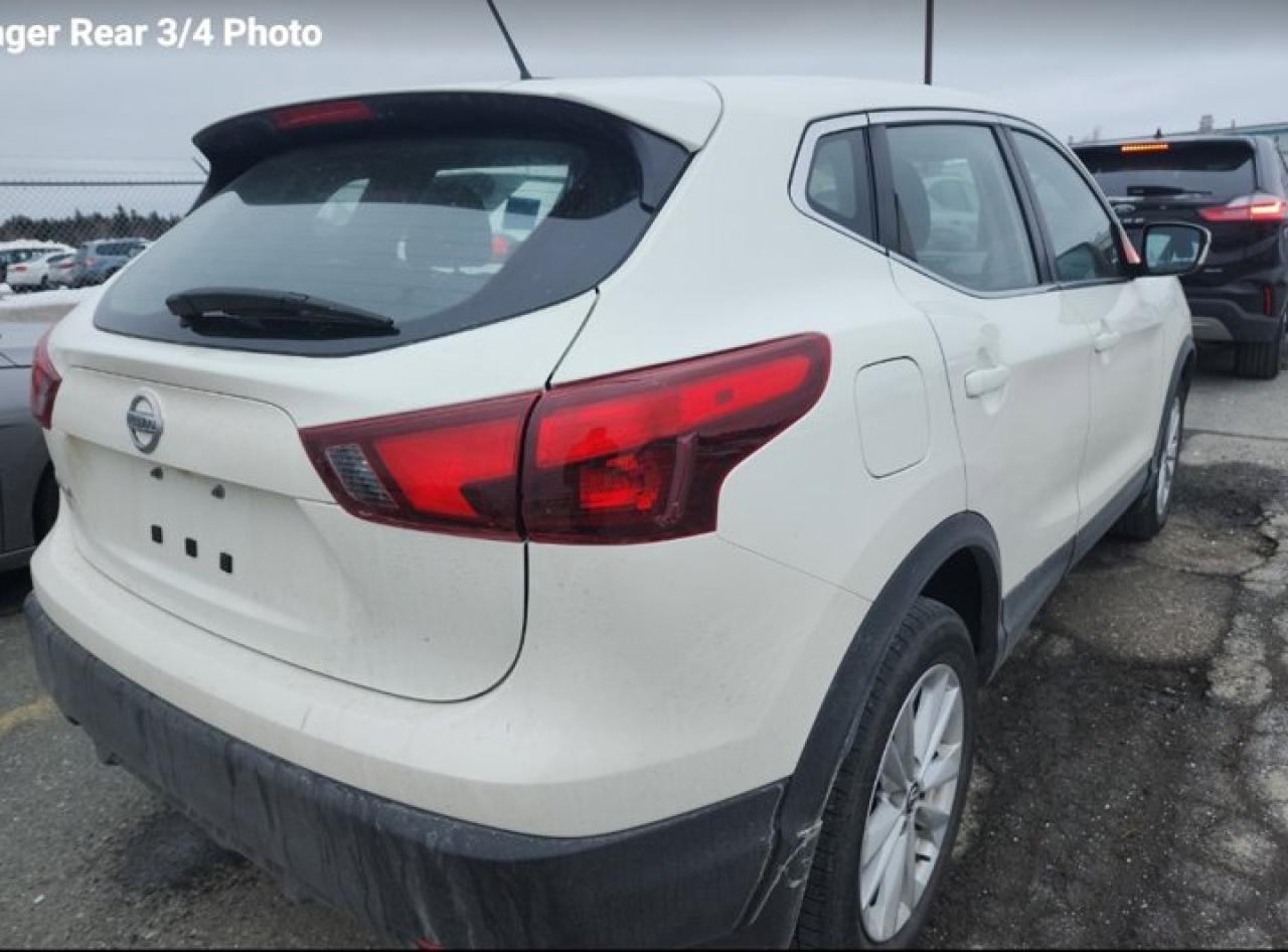 2019 Nissan Qashqai S | Heated Seats | CarPlay + Android | BSM | Rear Camera | and More ! Photo