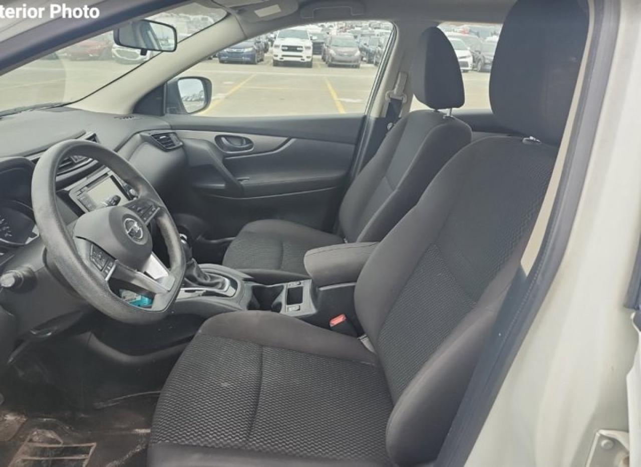 2019 Nissan Qashqai S | Heated Seats | CarPlay + Android | BSM | Rear Camera | and More ! Photo