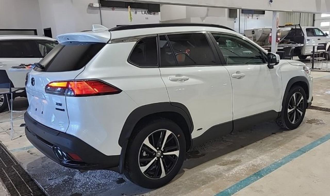 2023 Toyota Corolla Cross Hybrid XSE AWD | Leather | Sunroof | Heated Wheel + Seats | CarPlay + Android | Rear Camera & More ! Photo