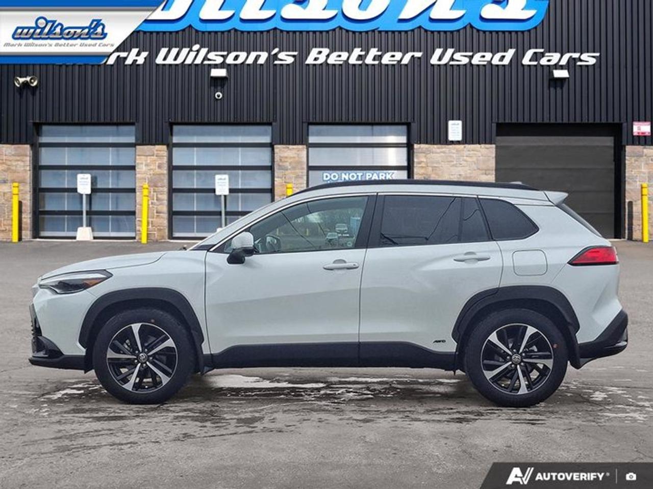 2023 Toyota Corolla Cross Hybrid XSE AWD | Leather | Sunroof | Heated Wheel + Seats | CarPlay + Android | Rear Camera & More ! Photo