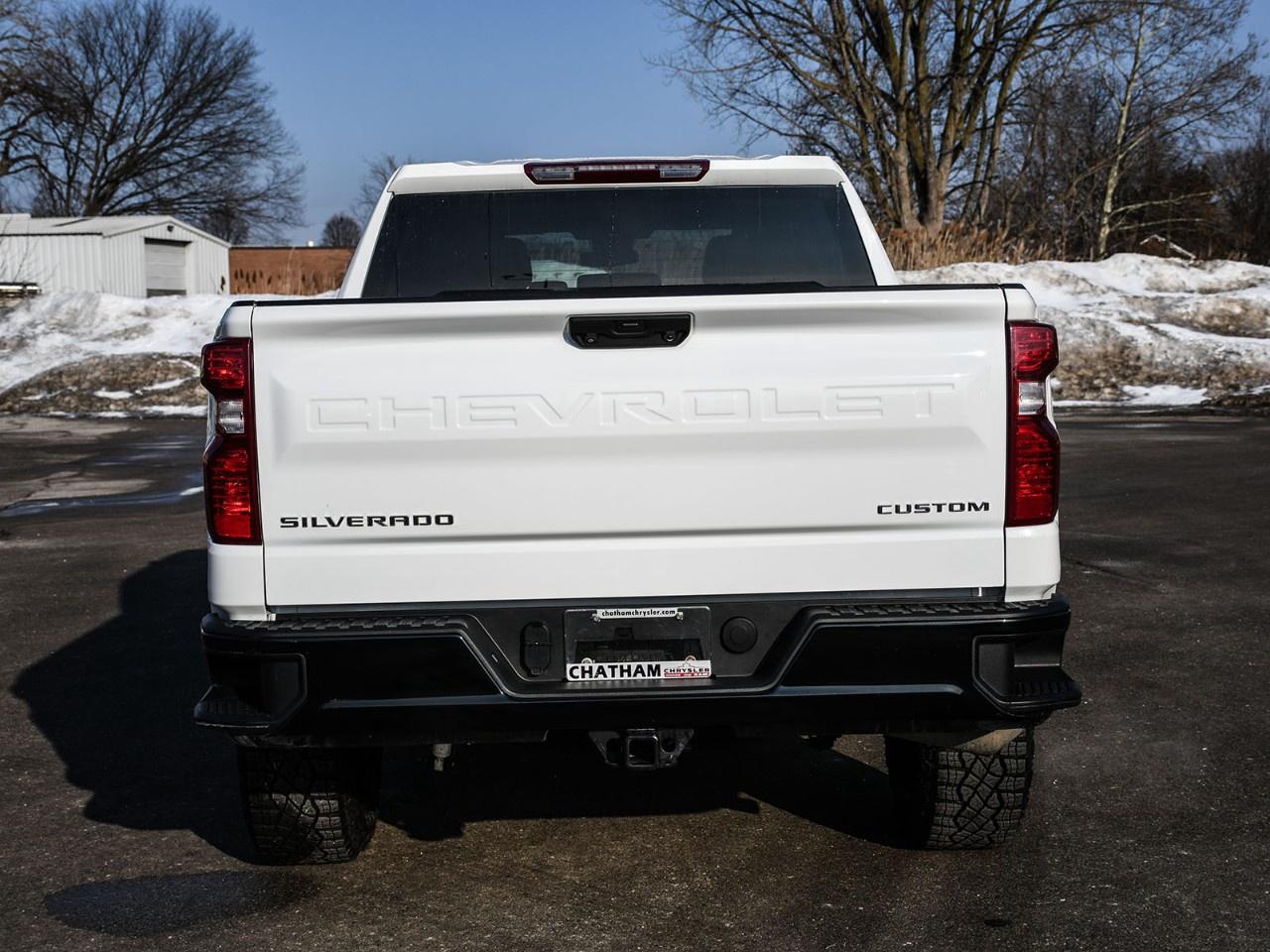 2023 Chevrolet Silverado 1500 Crew Cab Short Box 4-Wheel Drive Custom Trail Boss Photo2