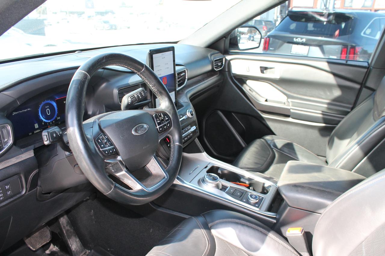 2020 Ford Explorer Platinum Photo