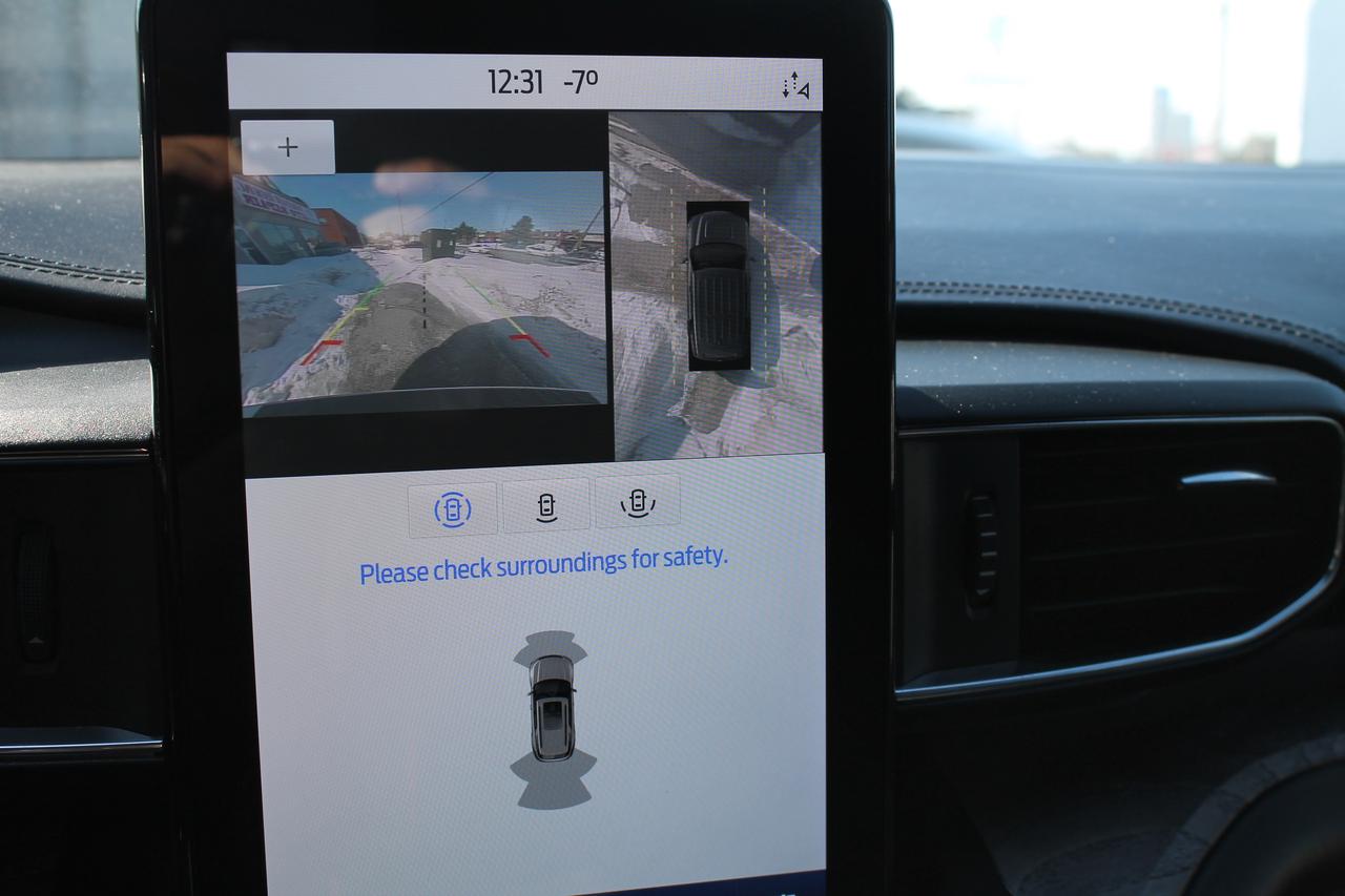 2020 Ford Explorer Platinum Photo