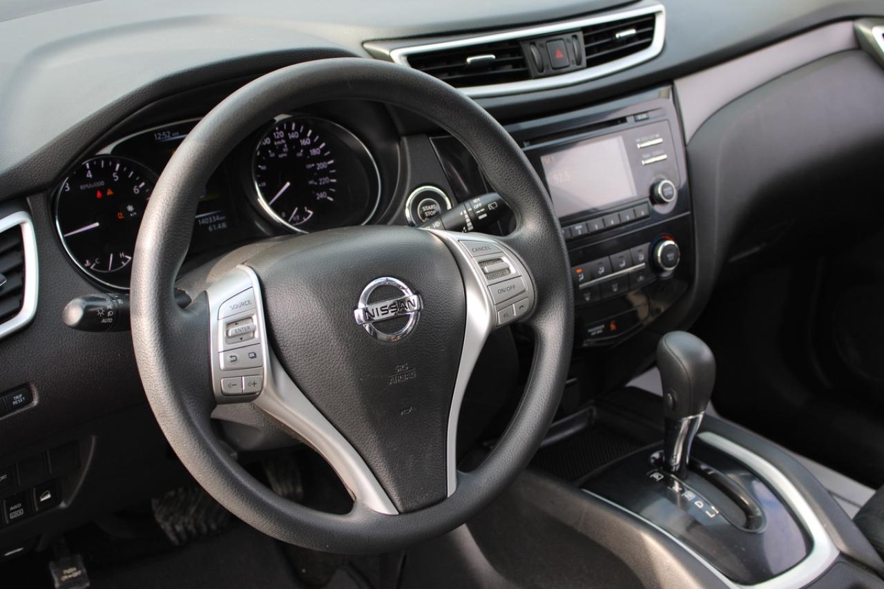 2016 Nissan Rogue SV AWD Photo