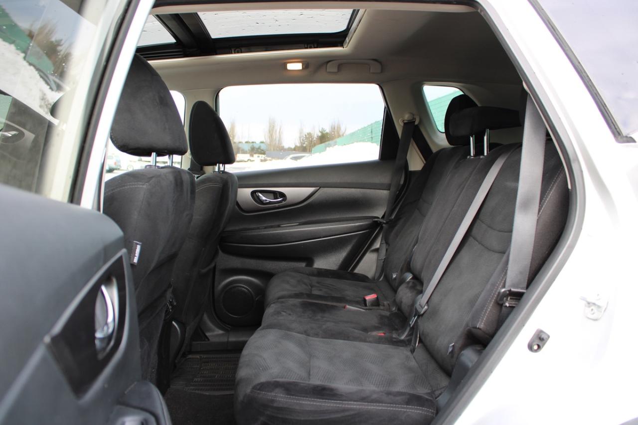 2016 Nissan Rogue SV AWD Photo