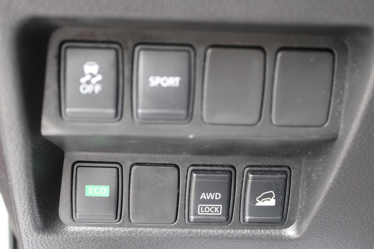 2016 Nissan Rogue SV AWD Photo