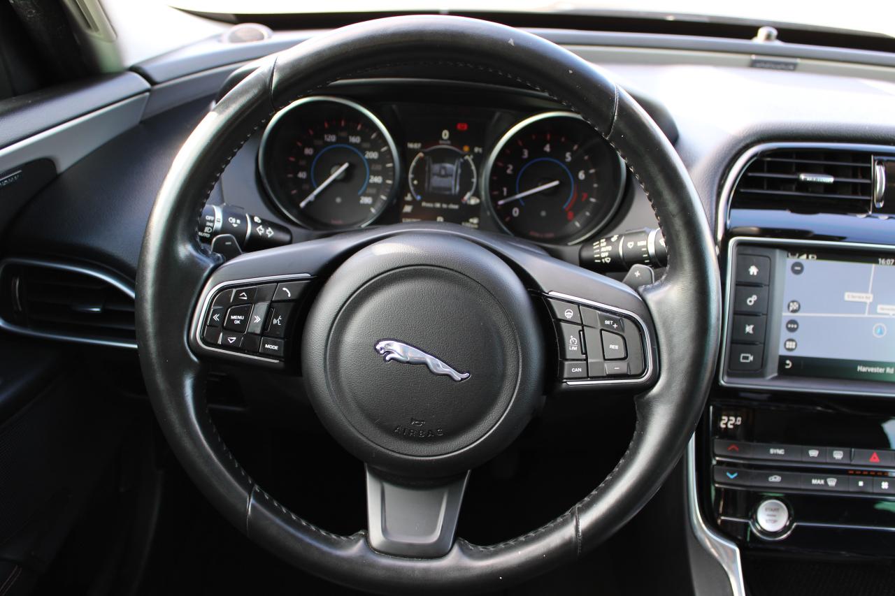 2017 Jaguar XE 35t Prestige Photo