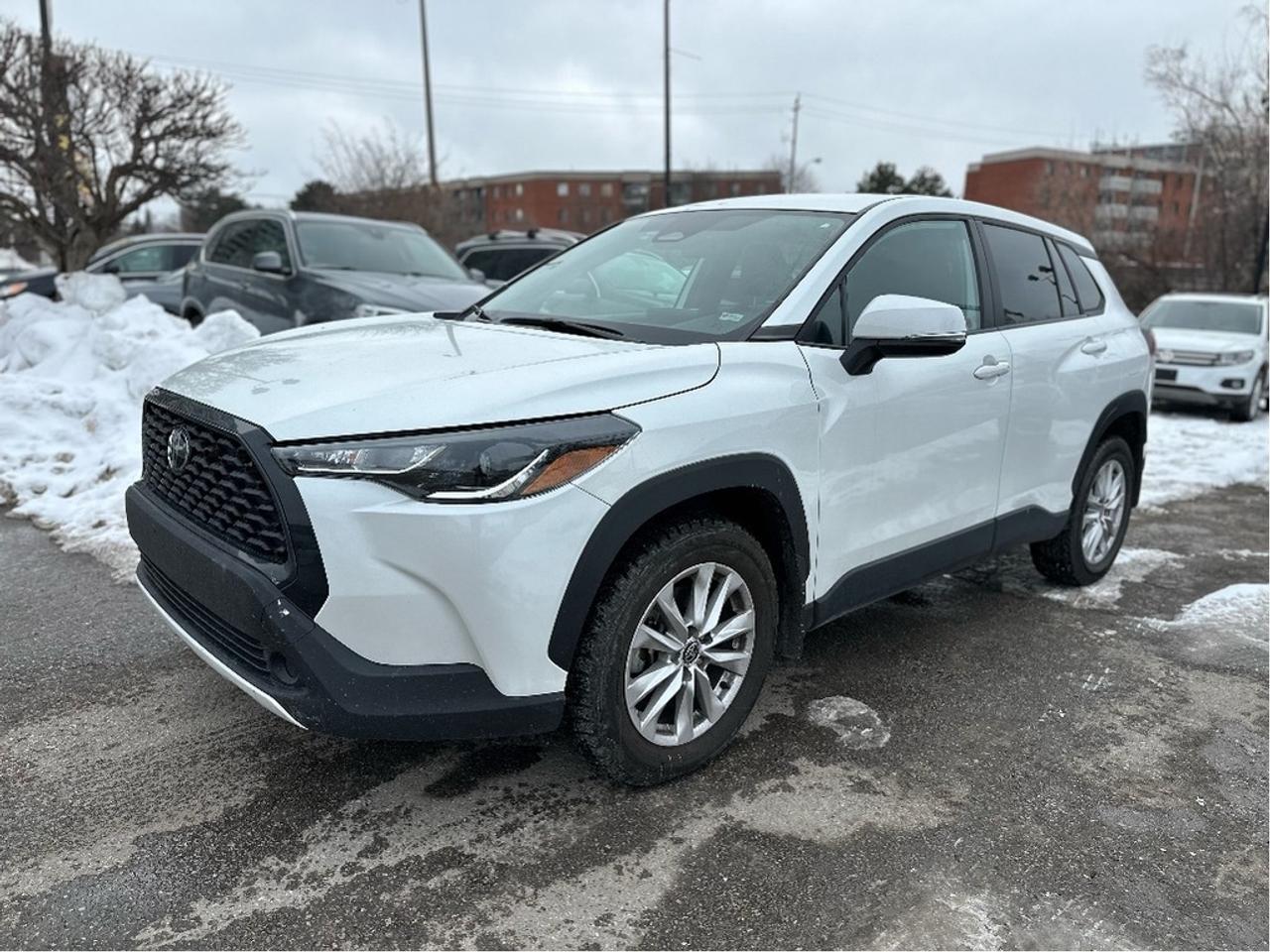 2023 Toyota Corolla Cross LE FWD Photo2