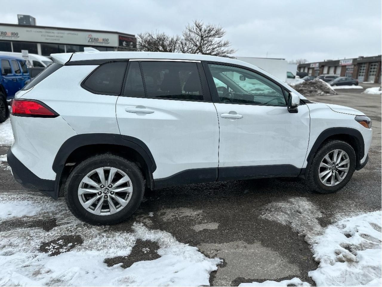 2023 Toyota Corolla Cross LE FWD Photo