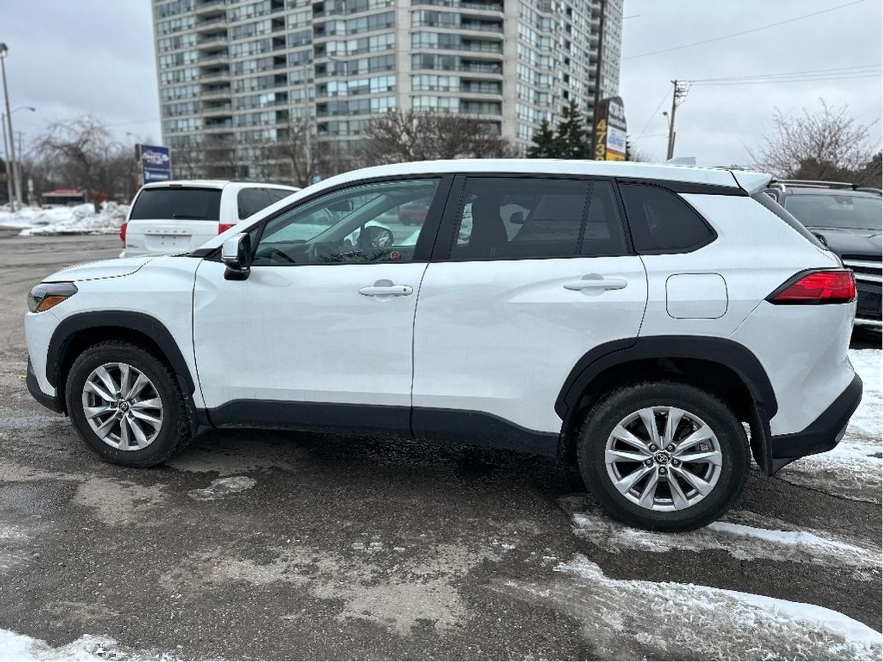 2023 Toyota Corolla Cross LE FWD Photo