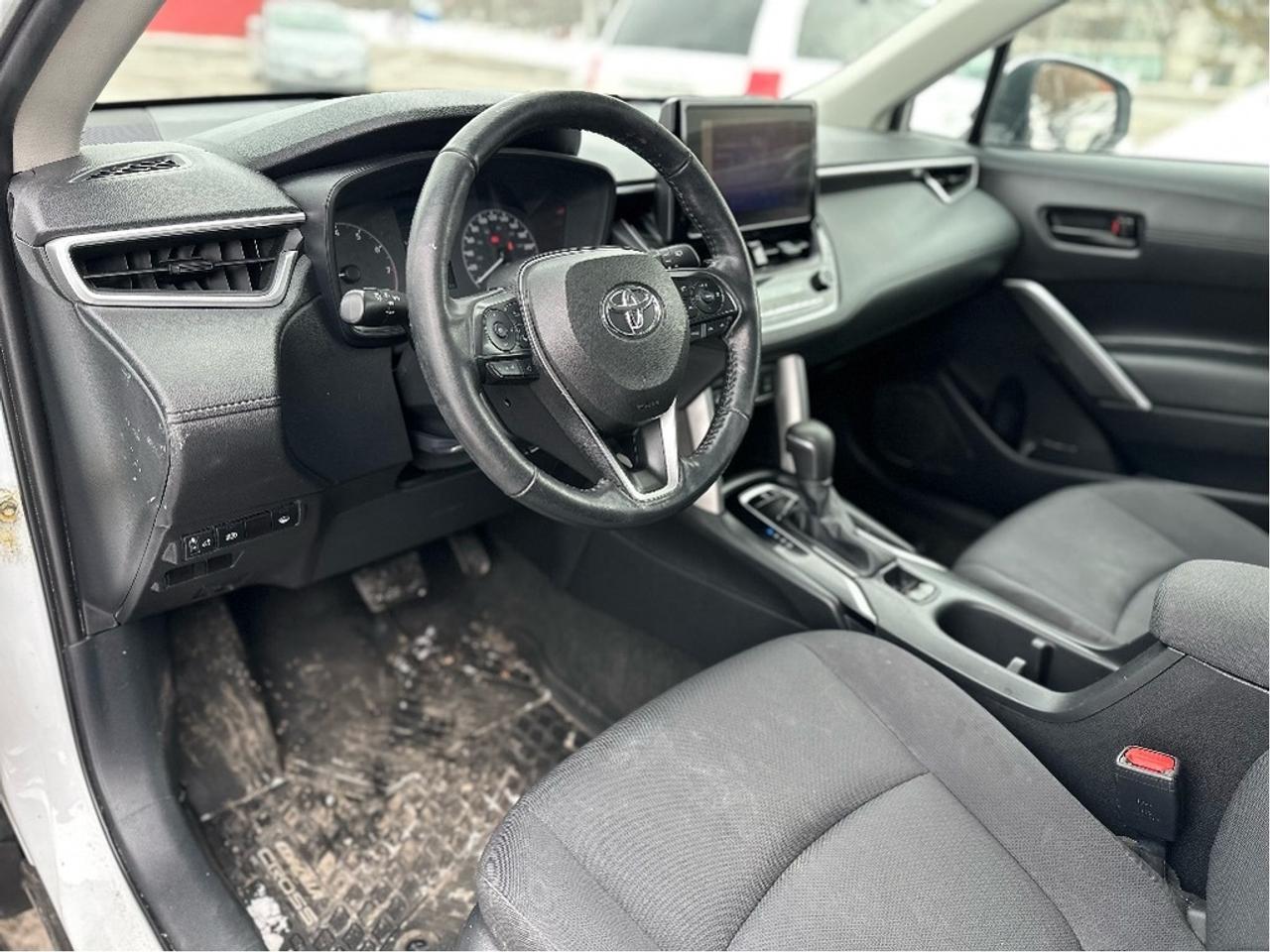 2023 Toyota Corolla Cross LE FWD Photo