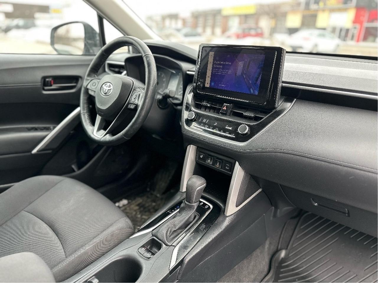 2023 Toyota Corolla Cross LE FWD Photo