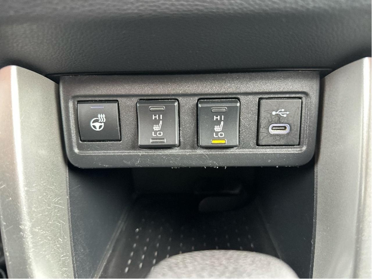 2023 Toyota Corolla Cross LE FWD Photo