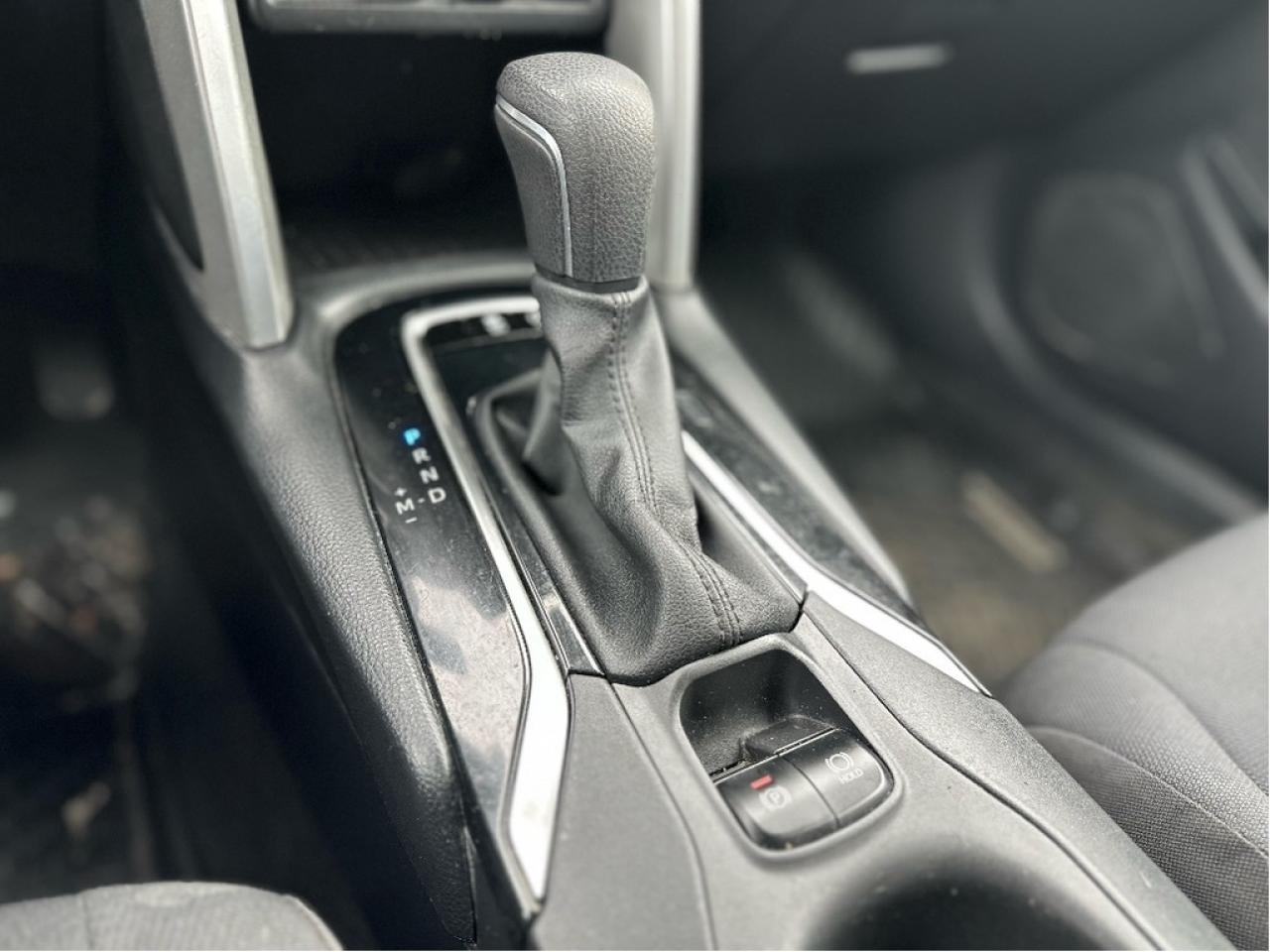 2023 Toyota Corolla Cross LE FWD Photo