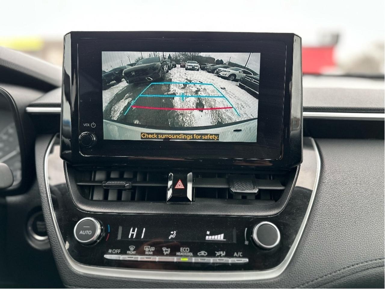 2023 Toyota Corolla Cross LE FWD Photo