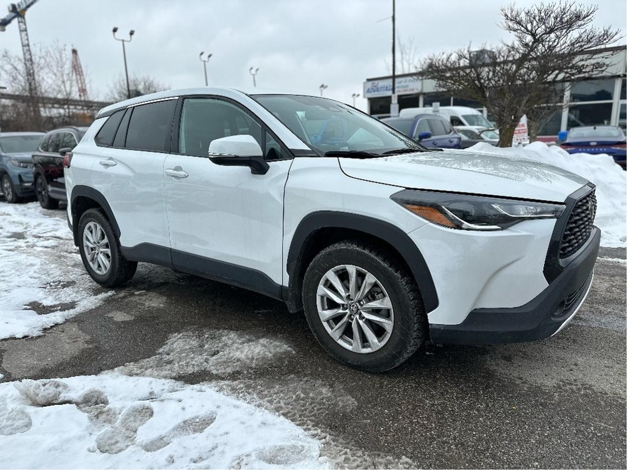 2023 Toyota Corolla Cross LE FWD Photo0