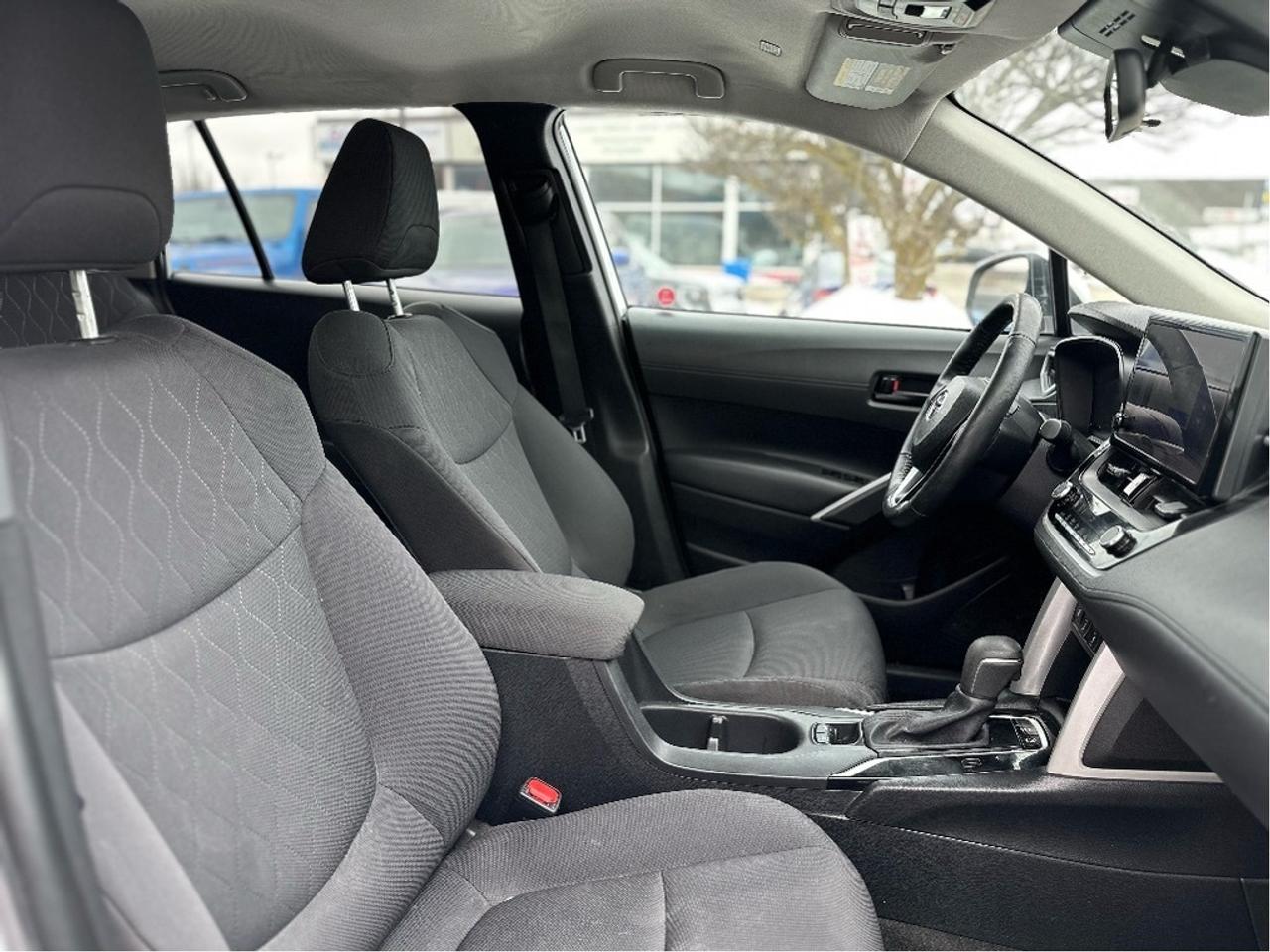 2023 Toyota Corolla Cross LE FWD Photo