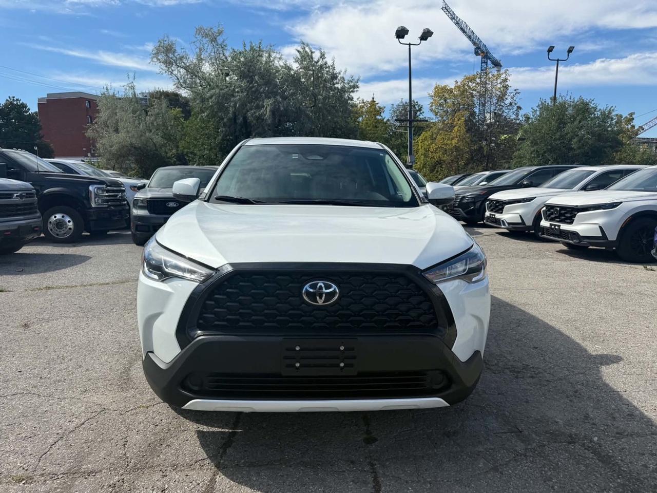 2023 Toyota Corolla Cross LE Photo5