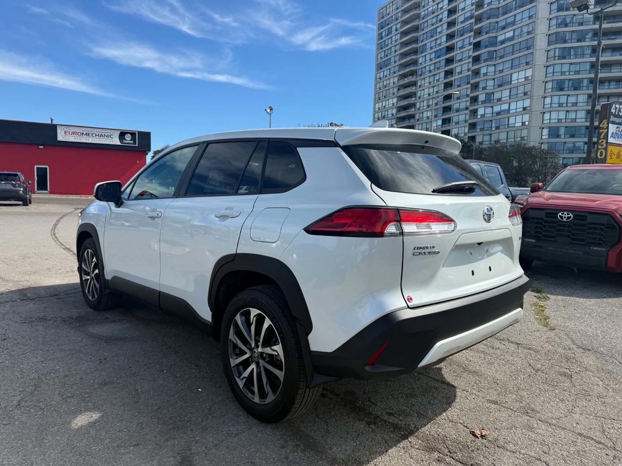 2023 Toyota Corolla Cross LE Photo