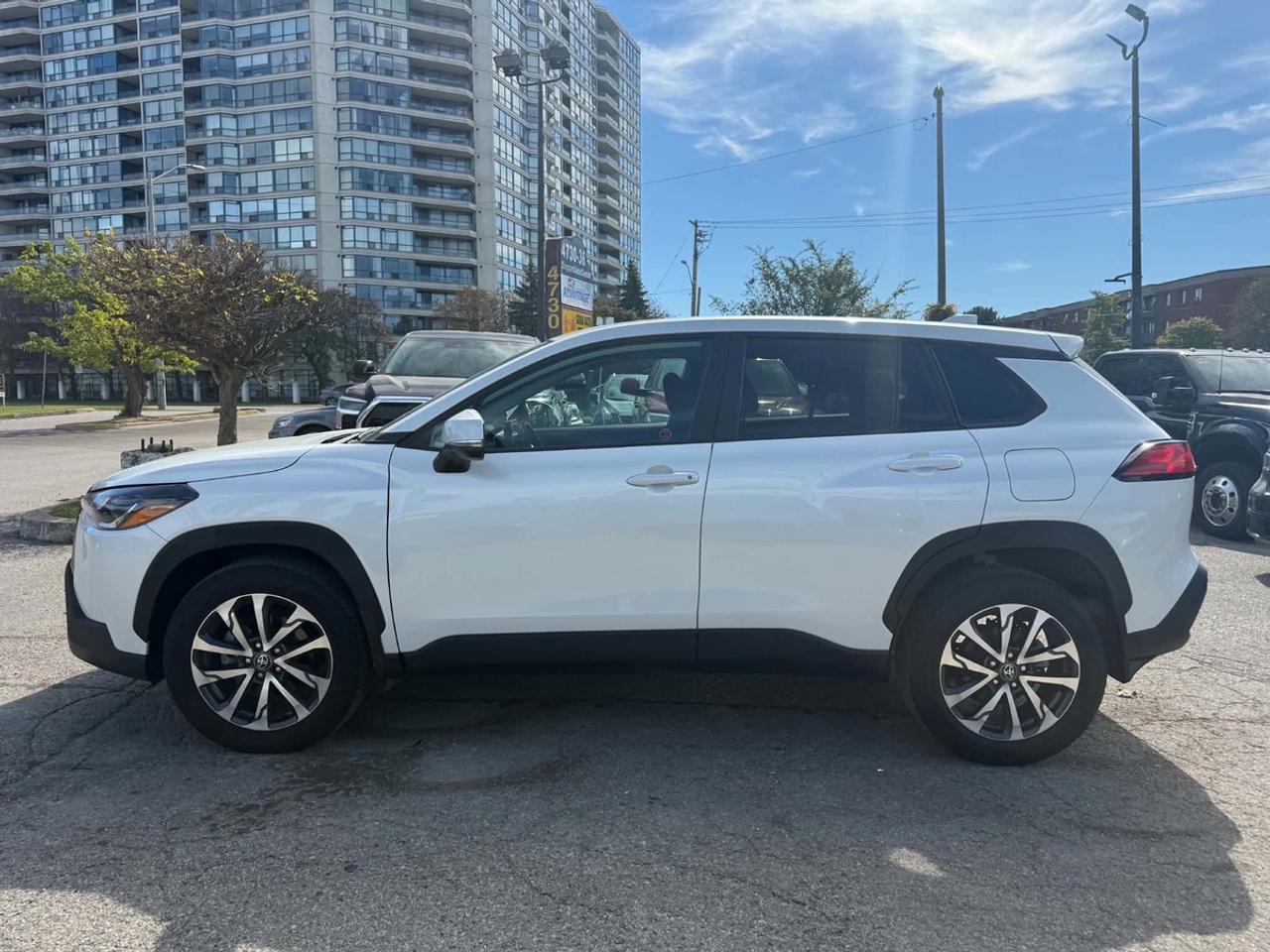 2023 Toyota Corolla Cross LE Photo